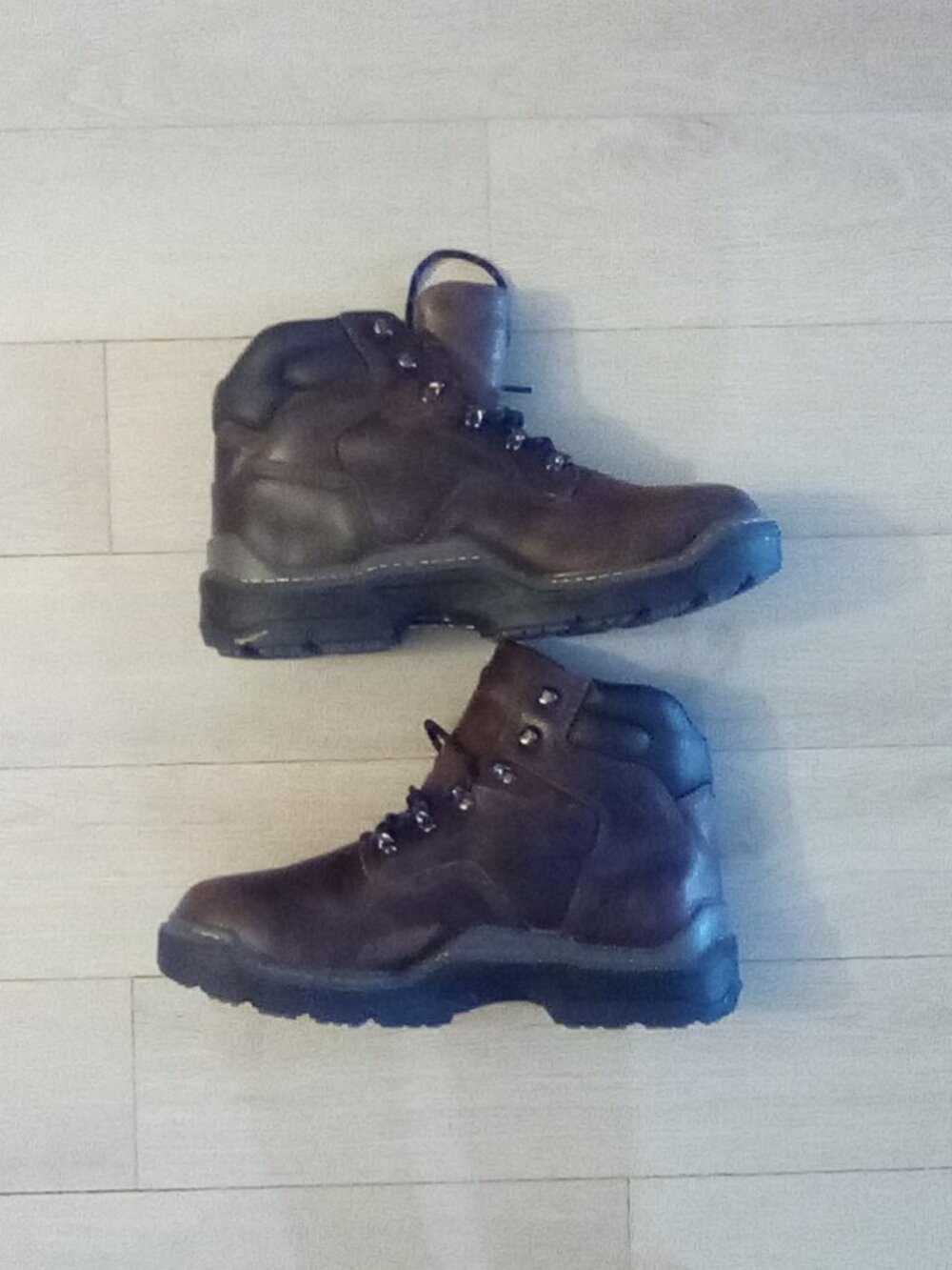 Men's Wolverine Leather Hiking Boots Size 11 US Waterproof Slip Resistant